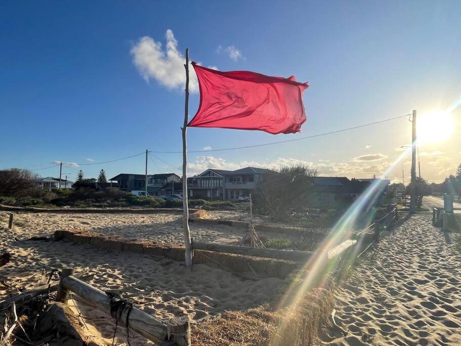 Beach House On Stockton Beach, Newcastle Villa Buitenkant foto